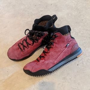 The North Face Back To Berkeley 3 Men’s Hiking Waterproof Boots size 11.5 Maroon